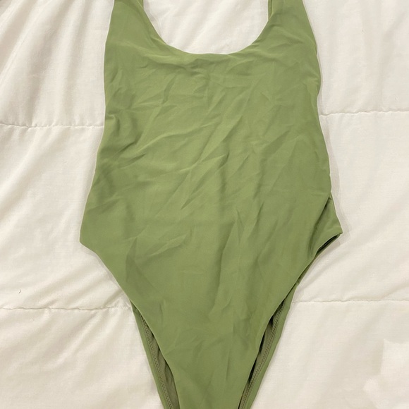 Aerie one piece bathing suit - Picture 3 of 4